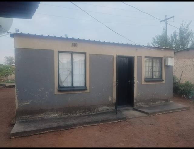 2 BEDROOM HOUSE FOR SALE IN ZONKIZIZWE EXT 2